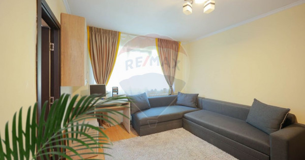 De v&acirc;nzare apartament cu 3 camere, etajul 1, Strada Bors...