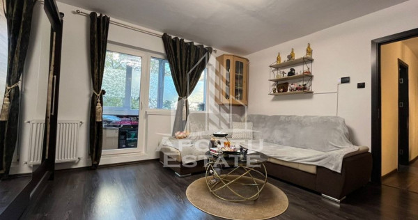 Apartament cu 2 camere, complet renovat, 2 balcoane, etaj...