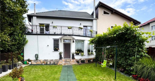 Casa in apreciabil potential,cu terase, curte,gradina echipa