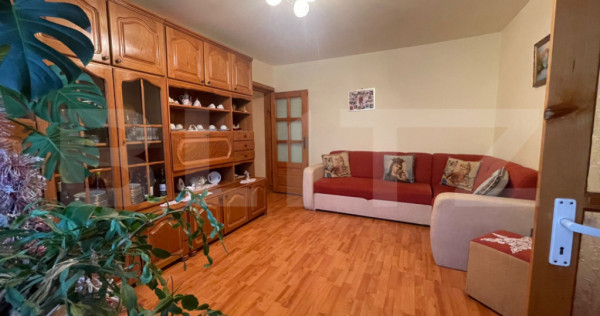 Apartament cu 3 camere, semidecomandat, spațios și luminos