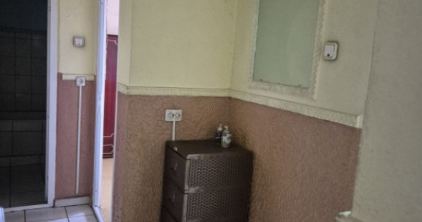 Apartament 2 camere, decomandat, zona de vest