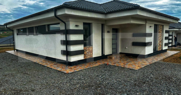 Casă cu 3 dormitoare, lumină și echilibru &ndash; eleganță