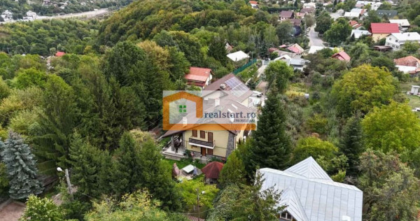 Vedere padure, panouri solare si fotovoltaice, pompa de c...