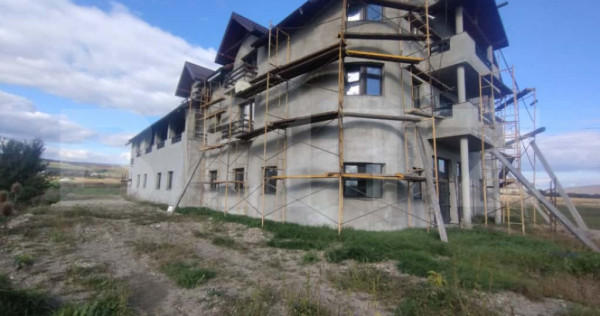 Sala evenimente, 1400mp utili, 11600 mp teren, zona Uriu