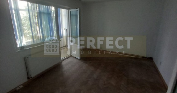 Ap.3 camere DECOMANDAT,Vest, etajul 4, Pret 72000 euro