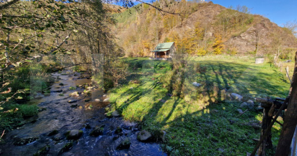 Cabana vacanta, teren 1000mp, acces direct la pârâu, zona