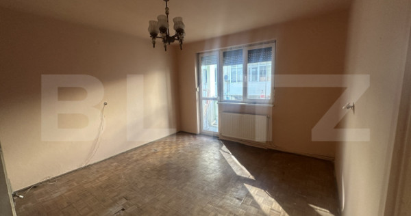 Apartament cu 3 camere, 60 mp, zona Centrala