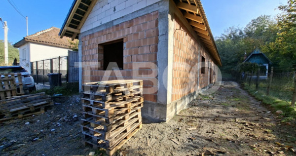 Casa individuala de vanzare in Mohu - la cheie si cu toate u