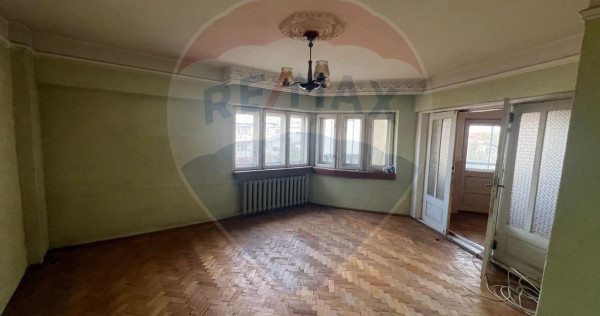 Apartament cu 4 camere de vânzare în zona Central