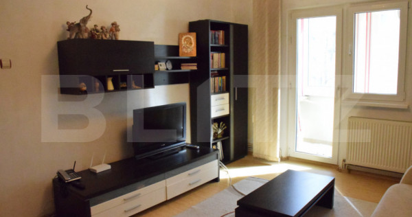 Apartament cu 3 camere, semidecomandat, la etaj intermediar,