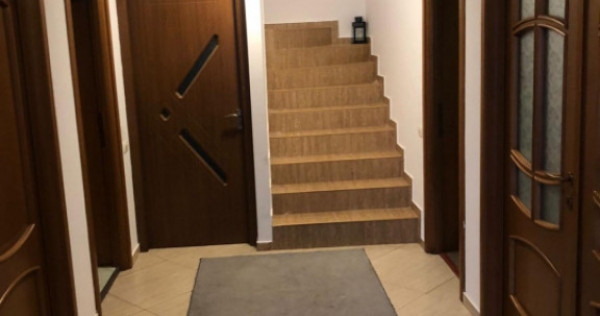 Casa de vanzare 4 dormitoare, living, 2 bai, bucatarie etc