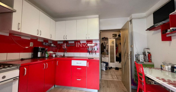 Apartament de vanzare, 3 camere, Etajul 1, zona Canta - Prof