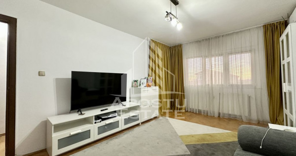 Apartament cu 3 camere, decomandat, Lipovei