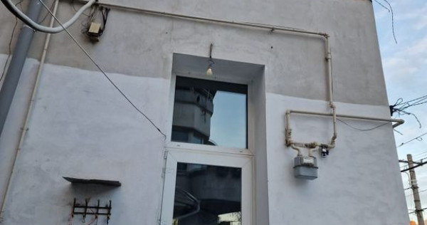 Zona Unirii Carol stradal S+P +1+M 370 mp de Vanzare