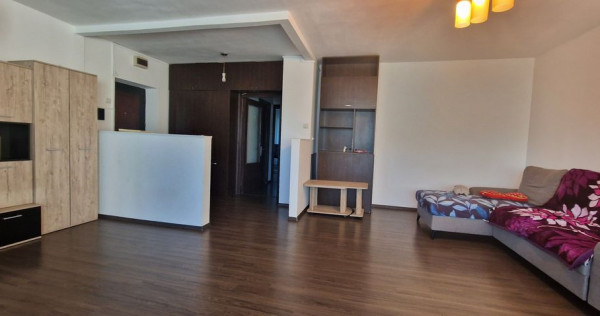 Trei camere decomandate aproape de Centru.