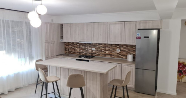 APARTAMENT 3 CAMERE LUX, DE INCHIRIAT