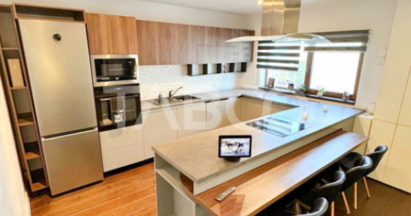 De vanzare apartament 3 camere si terasa in vila cartierul E