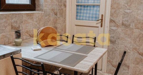 Apartament 4 camere ultracentral | Etaj 3/3 | Lift și re...