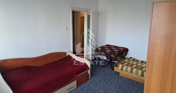 Apartament cu 3 camere, decomandat, zona Sagului