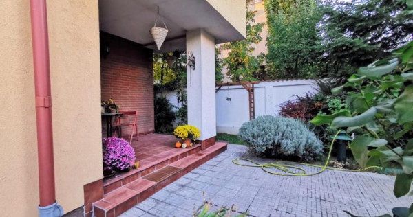 Casă spațioasă și elegantă în Dămăroaia- Jiului- ...