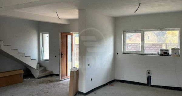 Casa individuala, semifinisata, Lona