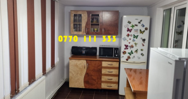 Apartament 2 camere Progresu, parter cu balcon mare.