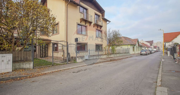 Casă / Vilă cu 12 camere de v&acirc;nzare &icirc;n zona Astra