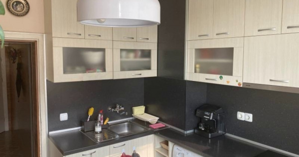 Apartament cu 2 camere de inchiriat in zona Piata Resitei