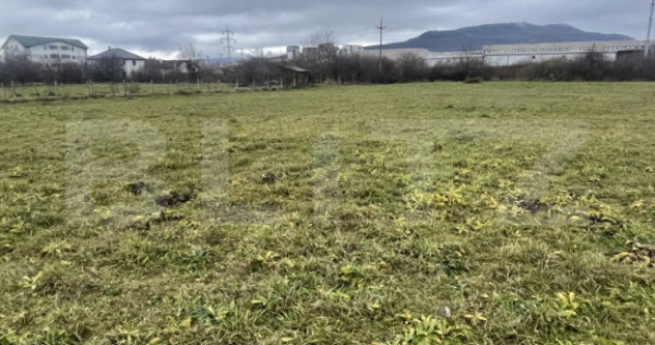 Teren de 2.760 mp, în zonă excelentă, cu utilități și