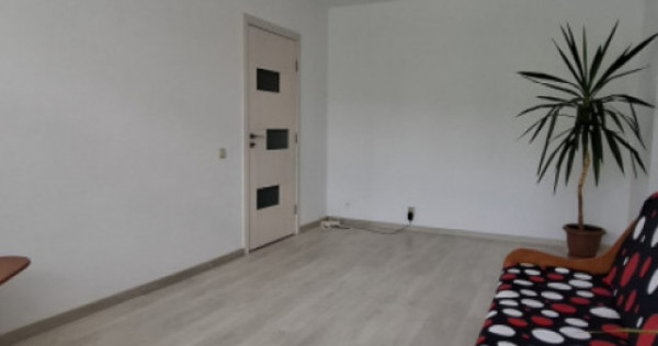 Apartament 3 camere, etaj intermediar, zona Vest