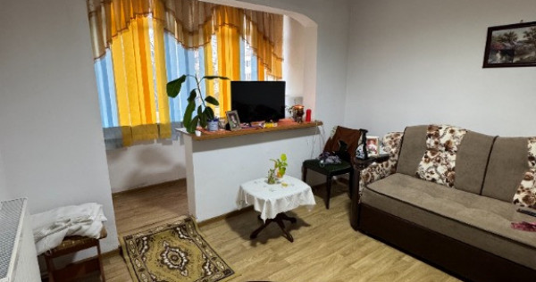 Vand apartament cu 3 camere