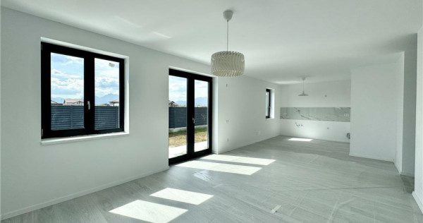 Casa noua de | 3 dormitoare | curte | parter