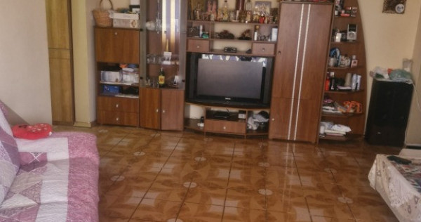 Apartament 3 camere Brosteni - Colegiu