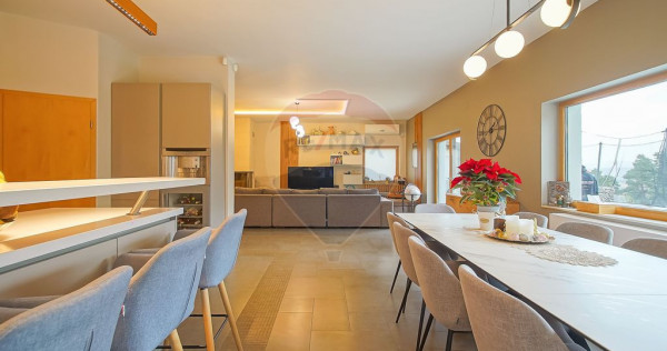 Vila moderna cu vedere spre padure Poiana Angelescu