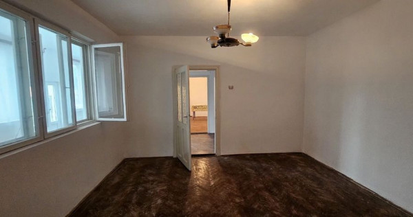 Casa din caramida – Zona Centrala, Parc CFR – Pret 17...