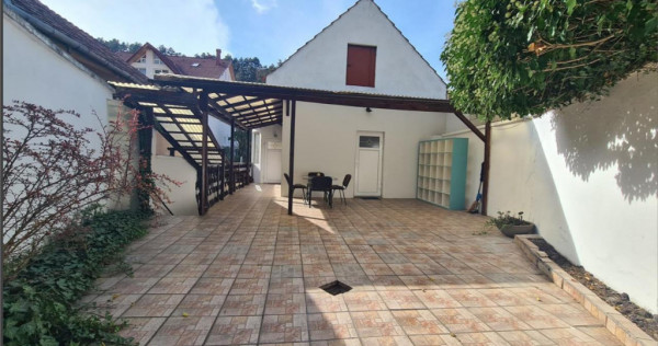 Casa 4 camere , curte individuala ,petfriendly Schei