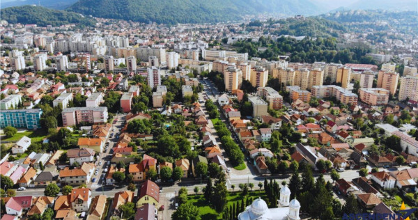 Decomandat, regim vila, spatii de depozitare, Tractorul, Bra