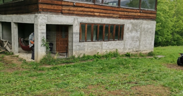 Casa nefinalizata Paltin, Vrancea, șoseaua principala spre Spulber.