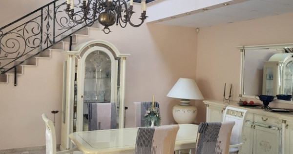 Vila situata in Campina, Prahova, langa liceul de politie