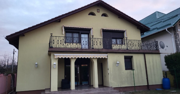 Vila situata in Campina, Prahova, langa liceul de politie