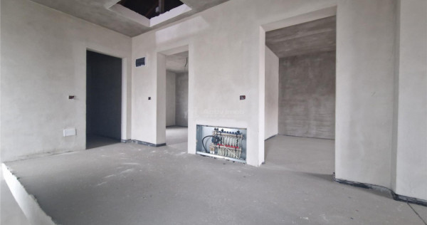 Casa P E , teren 276 mp, parte dintr-un triplex - Statia de