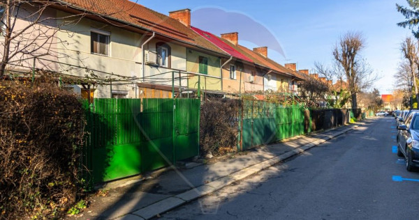 Casă "insiruita" 3 camere D+P+1+ pod/ str Forjei - Brasov