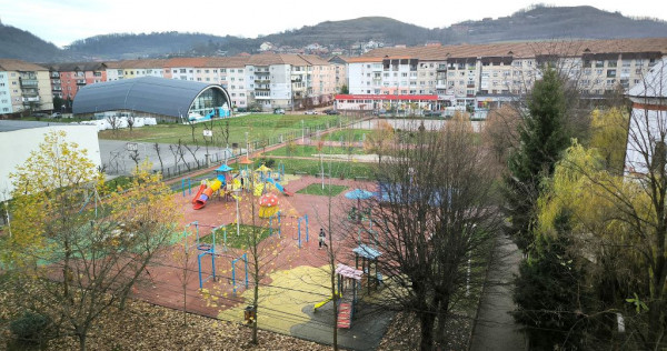 Apartament 3 camere decomandate &ndash; zonă excelentă, car...