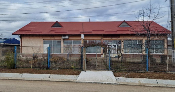 Se oferă spre v&acirc;nzare / &icirc;nchiriere clădire cu spațiu...