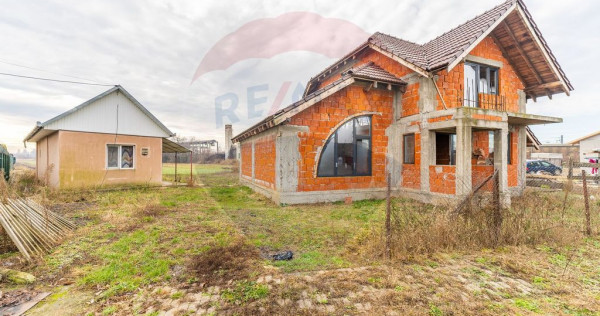 Vilă 4 camere si teren 4421mp de vanzare