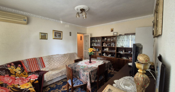 APARTAMENT 3 CAMERE DE VANZARE TITAN