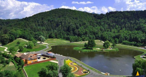 Tur 3D! Apartament 4 camere decomandate, etajul1, in cartier