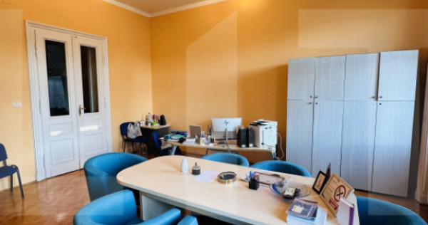 Apartament 4 camere, 140 mp, l&acirc;ngă Primăria Arad