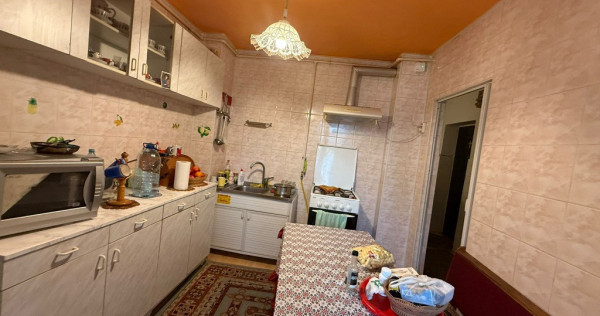 Apartament 3 camere,decomandat,etaj 1, Zona Balcescu