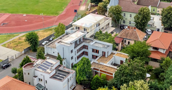 Proprietate speciala 1022 mp utili de vanzare pe Malul Mu...